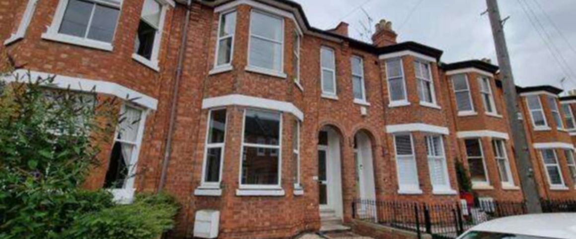 Granville Street Room 4 - Photo 1