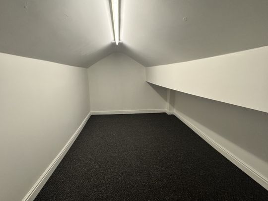 Leeming Lane, NG19, Mansfield - Photo 1