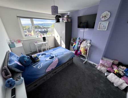 4 Bedroom Semi Detached To Let - Photo 4