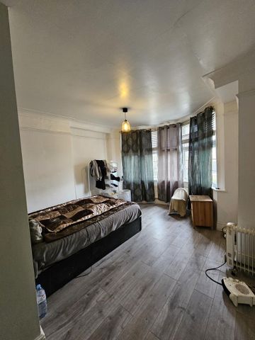 6 bedroom semi-detached house to rent - Photo 4