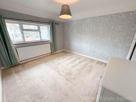 3 bedroom end of terrace house to rent - Photo 4