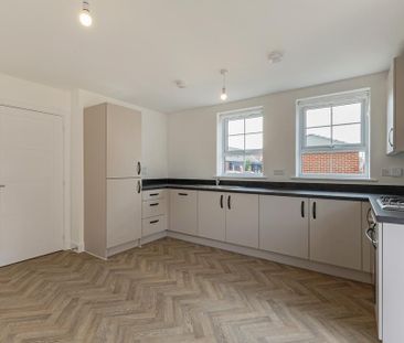 3 bedroom semi-detached house to rent - Photo 5
