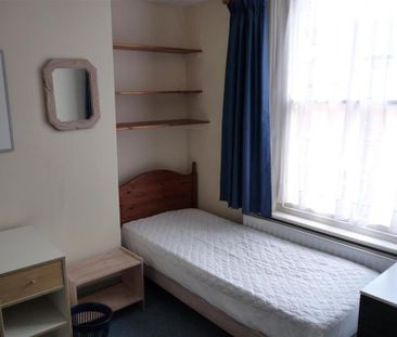 4 bedroom private hall to rent - Photo 5