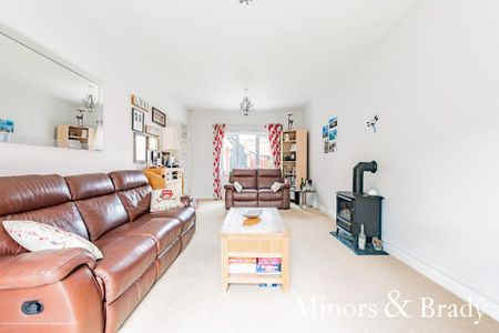 4 bedroom detached house to rent - Photo 3