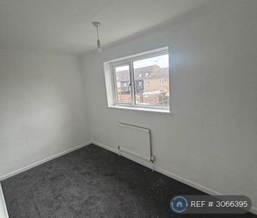 2 bedroom semi-detached house to rent - Photo 2