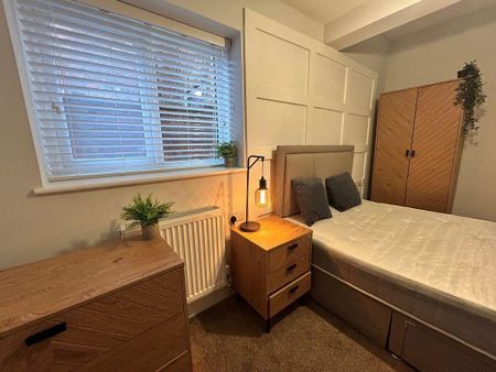 1 bedroom in a house share to rent - Photo 4