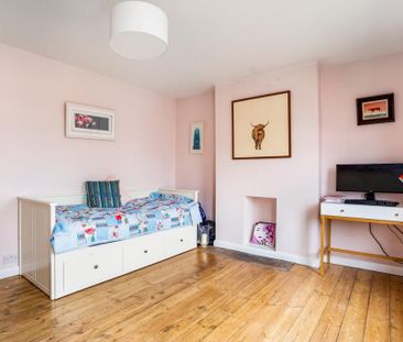 4 bedroom semi-detached house to rent - Photo 4
