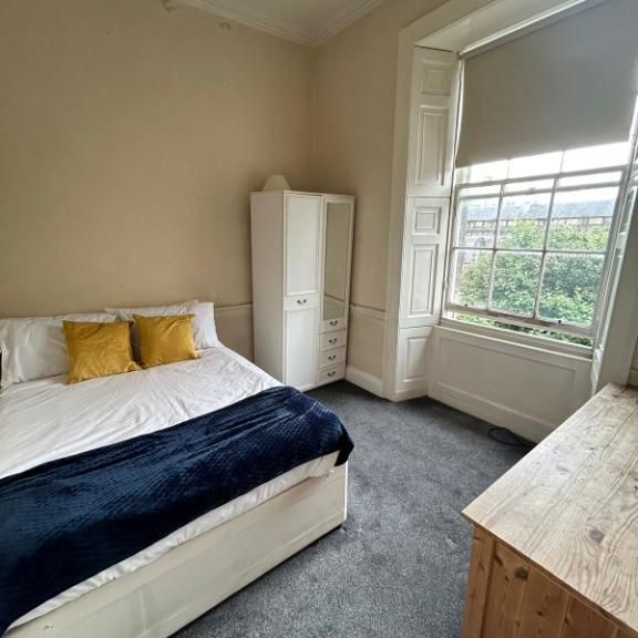 5 bedroom flat to rent - Photo 1