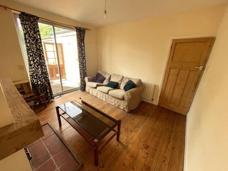 4 bedroom semi-detached house to rent - Photo 3