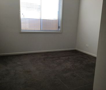 Spacious & Stylish Living in the Heart of Kellyville - Photo 6