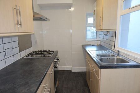 2 bedroom terraced house to rent - Photo 3