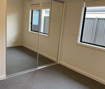 Spacious 3 Bedroom Home - Photo 3