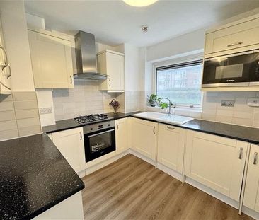 2 bedroom flat to rent - Photo 6