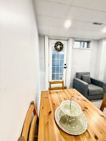 For Lease - 16 Eastman Crescent, Newmarket, Ontario - Photo 3