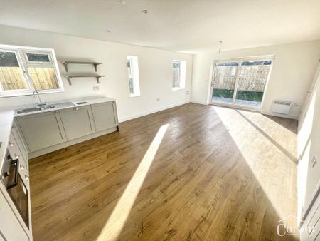 3 bedroom detached bungalow to rent - Photo 4