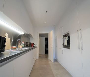 Gelijkvloers appartement met 1 slaapkamer en garage - Photo 2