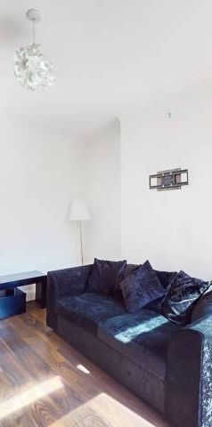 Modern Apartment - Photo 1