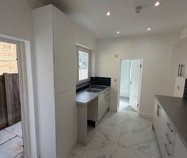 5 Bed Terraced House, Bulwer Road, N18 - Photo 6