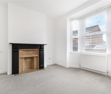 4 bedroom end of terrace house to rent - Photo 1