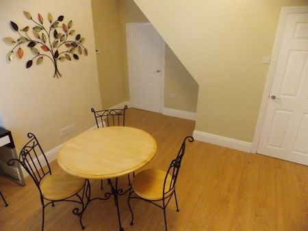 2 bedroom private hall to rent - Photo 4