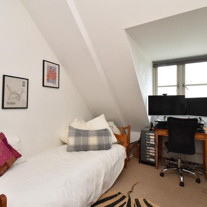 2 bedroom penthouse to rent - Photo 1