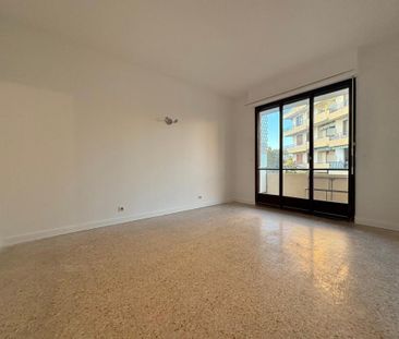 Location Appartement 3 pièces 62m² NICE 06200 - Photo 2