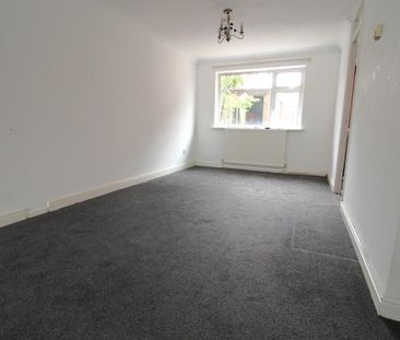 3 bedroom end of terrace house to rent - Photo 2