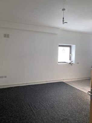 Flat 2, Ty Naba. - Photo 1