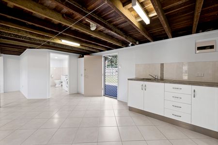 Highset family home - Photo 5