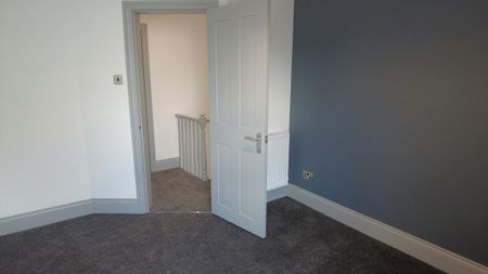 2 bedroom terraced house to rent - Photo 2
