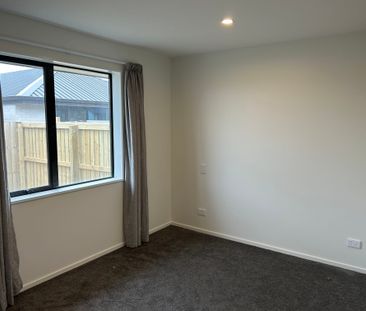 New three-bedroom home - Photo 5