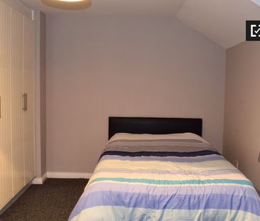 Room in a shared 3-bedroom flat for rent, Dublin - Photo 1