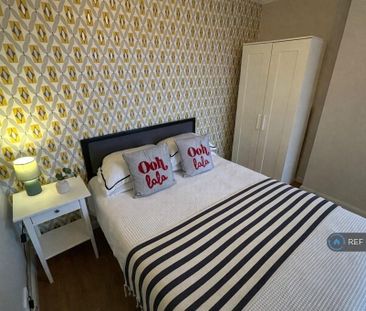 1 bedroom in a house share to rent - Photo 3