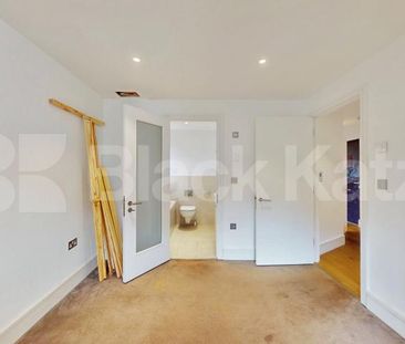 Spacious 3 bed 3 bath apartment set in a beautiful location by Primrose Hill - Photo 4
