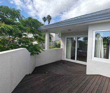 4 Bedrooms Spacious Home in the Heart of Unsworth Heights! - Photo 4