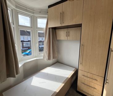 Room in a Shared House, Bexhill Road, N11 - Photo 2