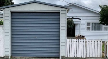 Charming Miramar Retreat - 4BR Home - Photo 3