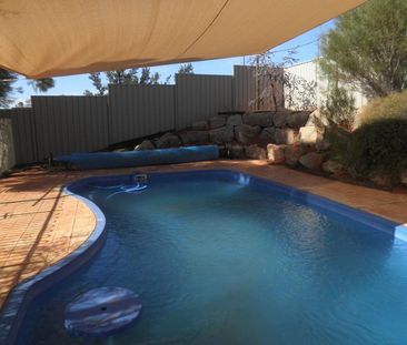 Spacious and Neat 3 Bedroom Home - Photo 2