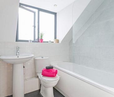 1 bedroom in a house share to rent - Photo 2