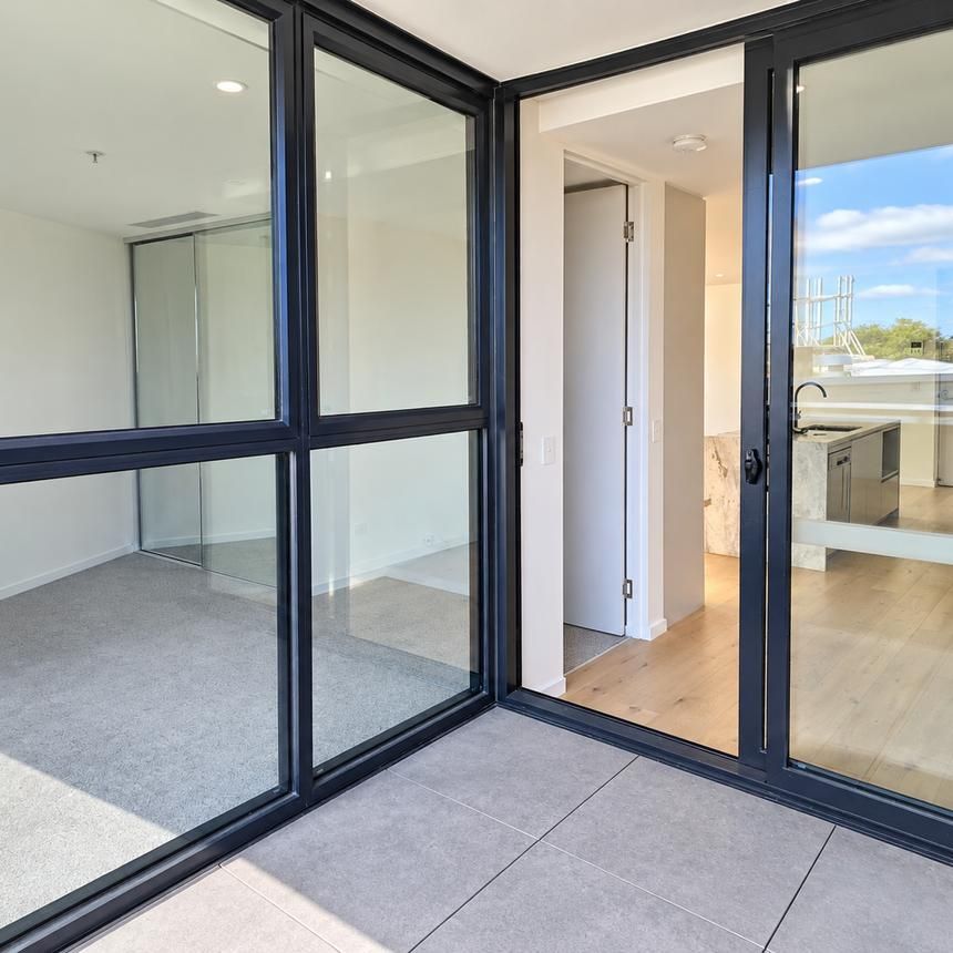 Stylish modern living in the heart of Carnegie - Photo 1