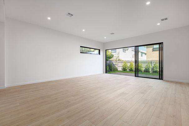 5a Roma Street, Bentleigh VIC 3204 - Townhouse For Rent | Domain - Photo 1