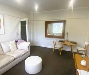 Gem on Oriental! - Photo 2