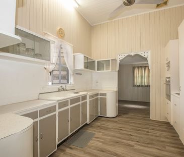 25 Davidson Street, South Townsville QLD 4810 - House For Rent | Do... - Photo 2