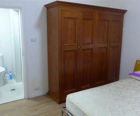 Wollstonecraft - Photo 1