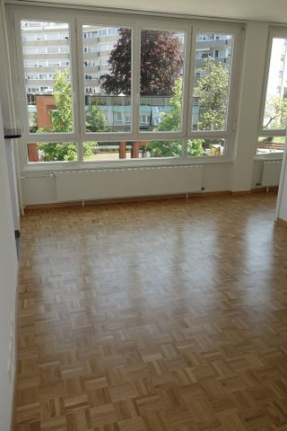 Châtelaine proche commerces et transports - Photo 2