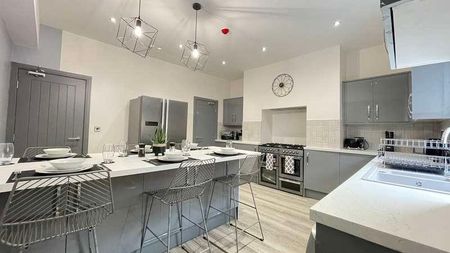 Salisbury Grove, Armley, Leeds, LS12 - Photo 2