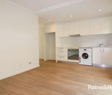 MODERN ONE BEDROOM UNIT - MOMENTS WALK TO ELOUERA BEACH - Photo 6