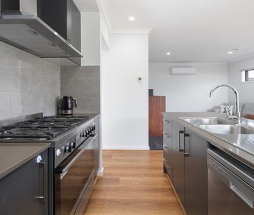 COMFORTABLE FAMILY HOME CLOSE TO FEDERATION UNIVERSITY - Photo 4