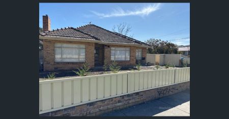 FIVE ROOMS AVAILABLE - Opposite La Trobe University With All Bills Included! - Photo 3