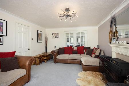 5 bedroom detached house to rent - Photo 2